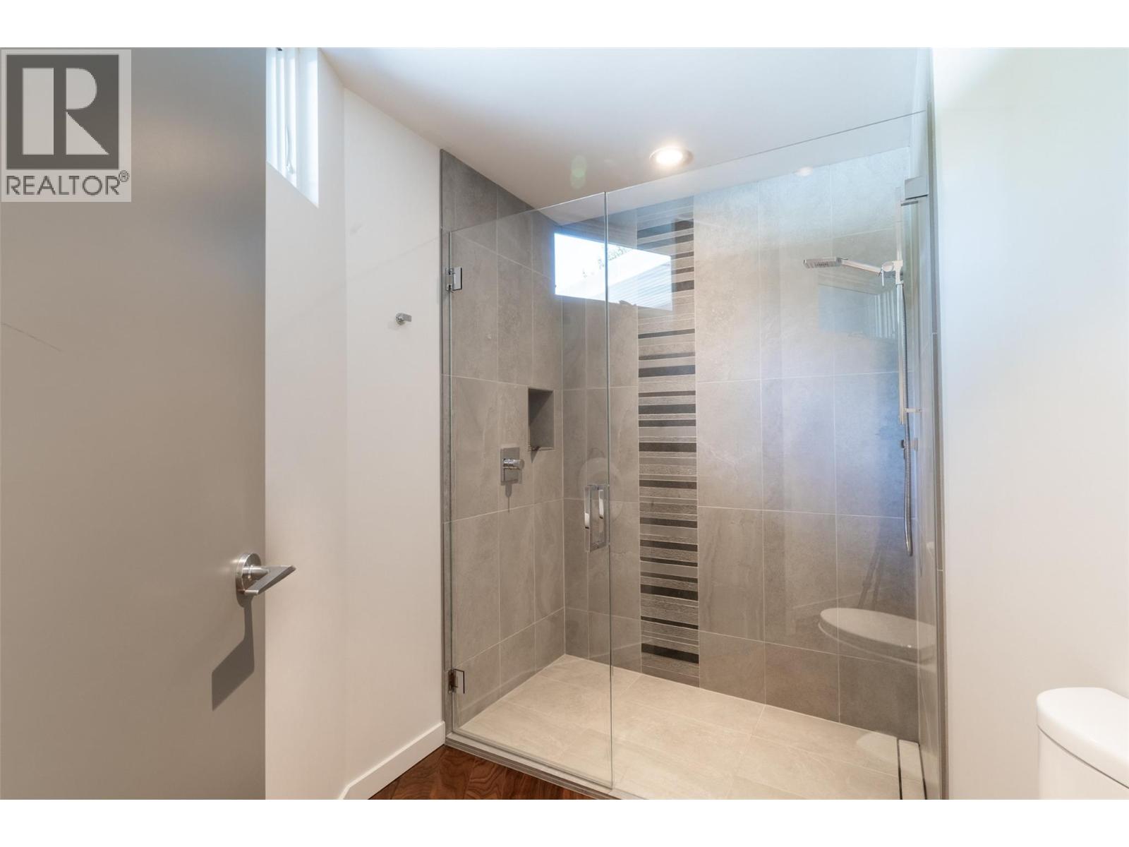 324 Clifton Road - 36