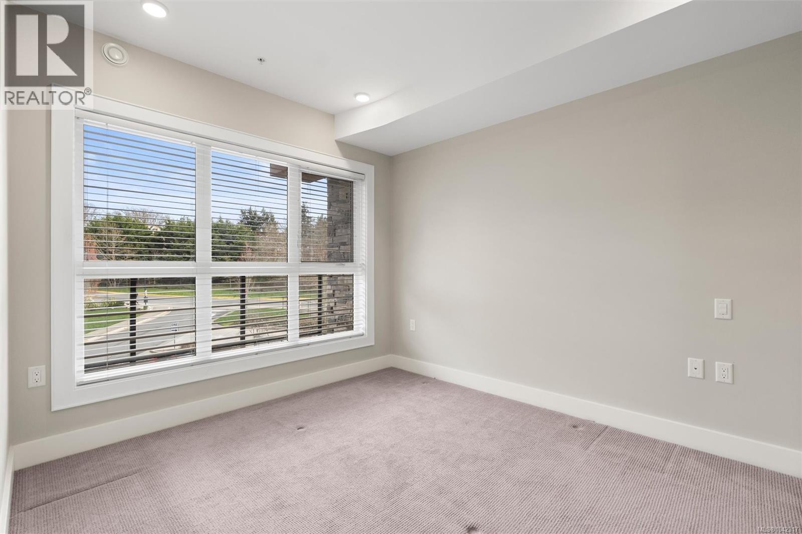 #301 747 Travino Lane - 19