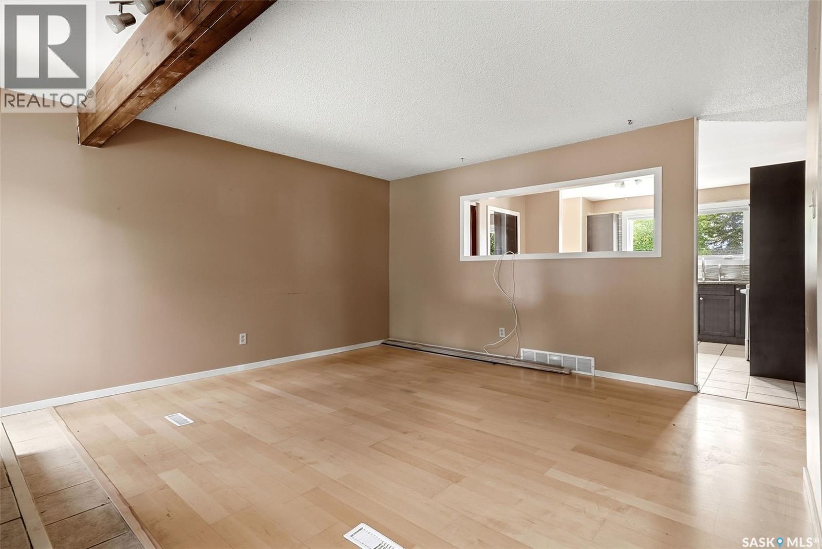 6 Osborne CRESCENT - 3