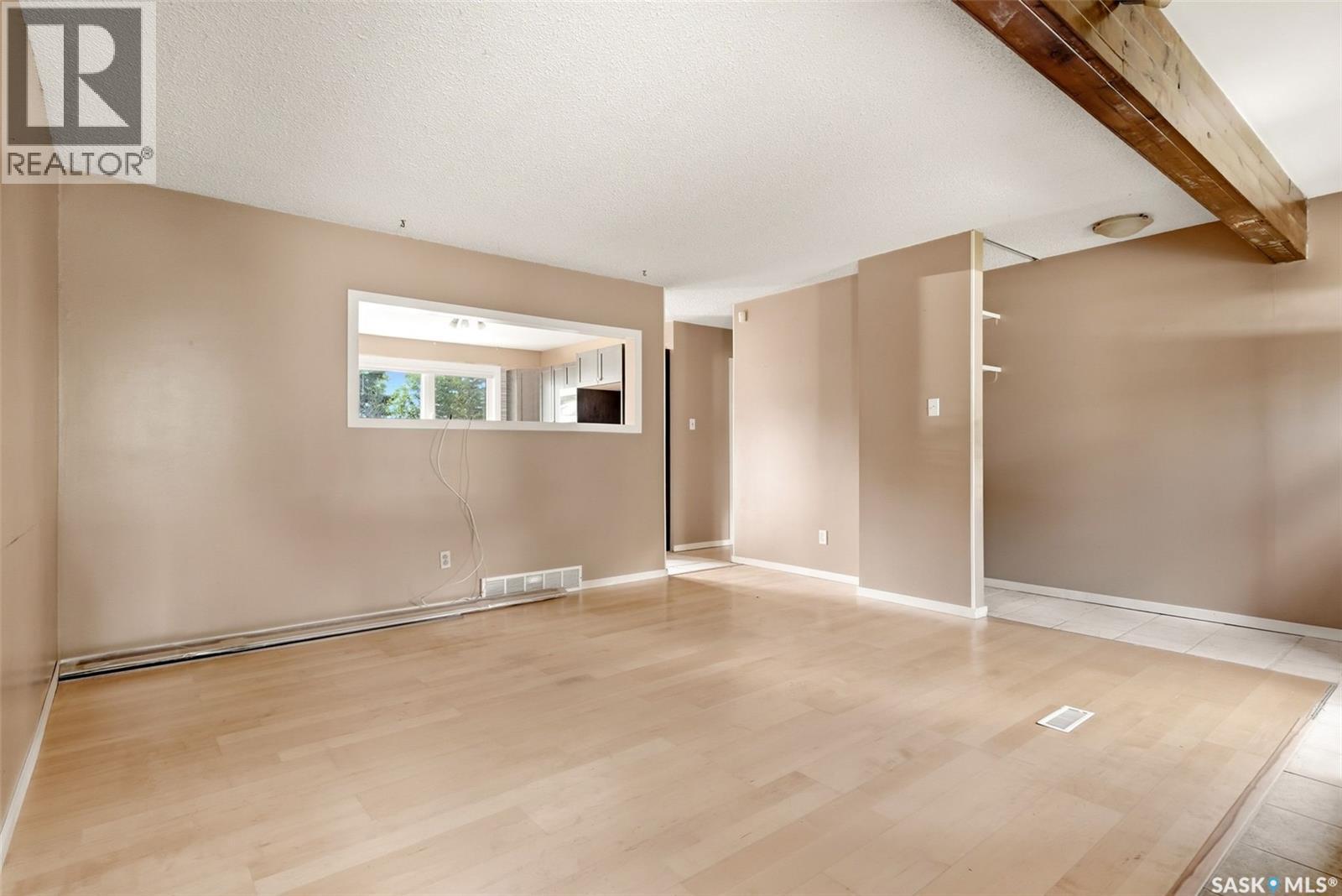 6 Osborne CRESCENT - 6