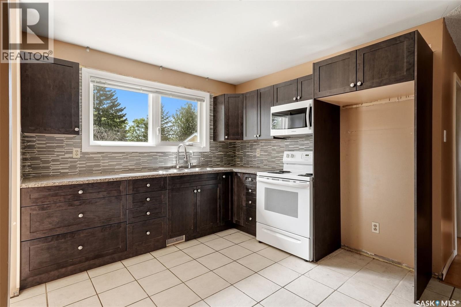 6 Osborne CRESCENT - 7