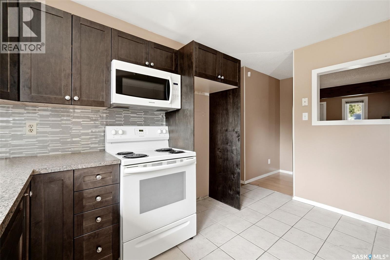 6 Osborne CRESCENT - 9