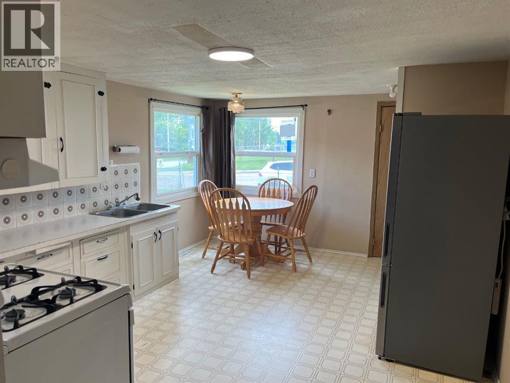 5008 48 Avenue - photo 4