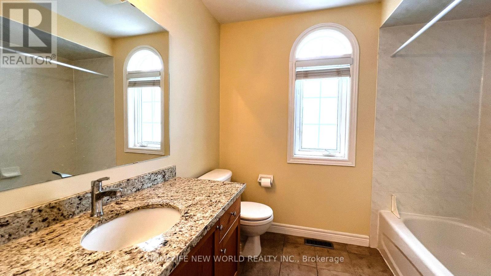 2485 BLUE HOLLY CRESCENT - 24