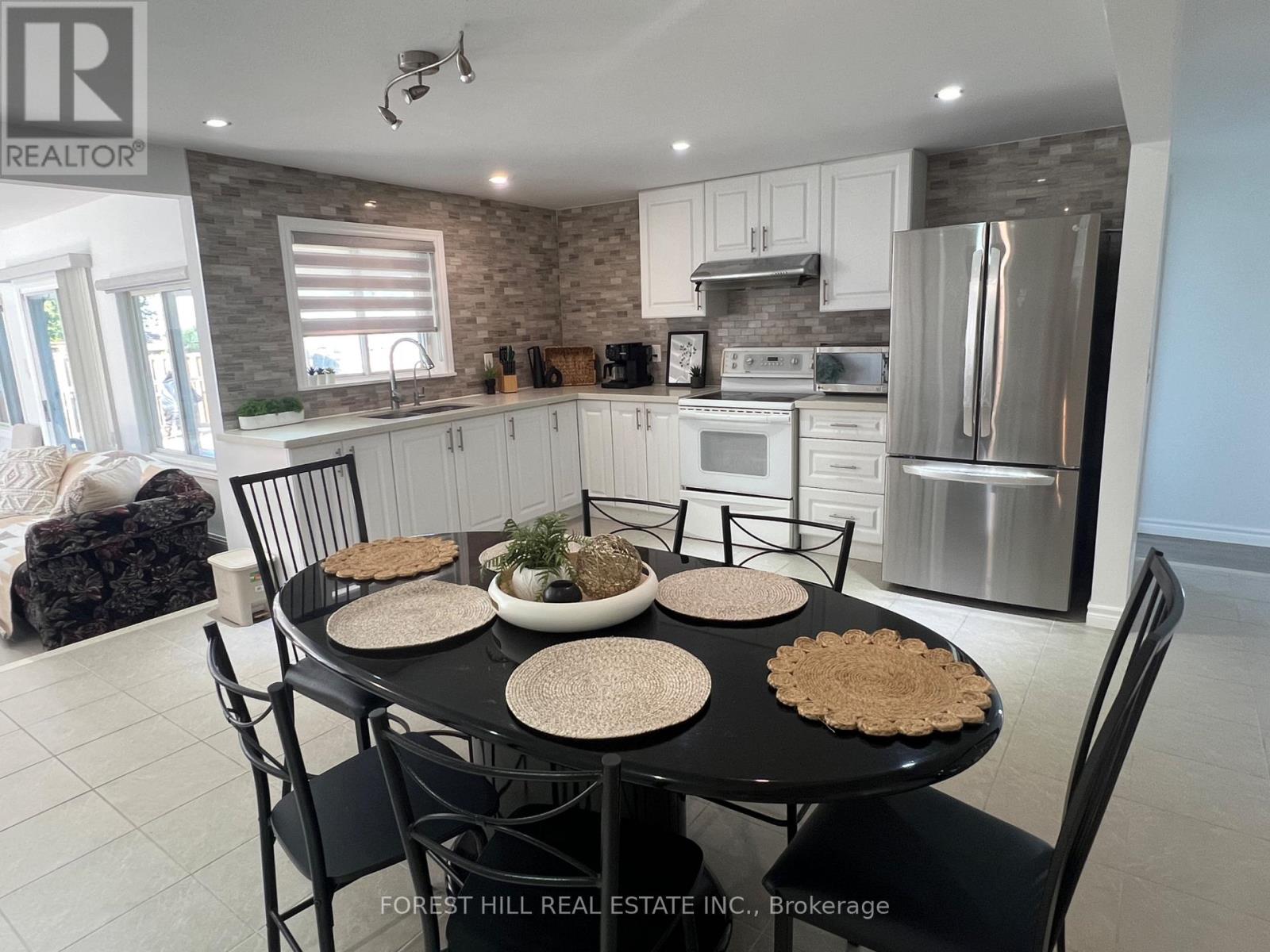 1161 CONNAUGHT DRIVE - 10