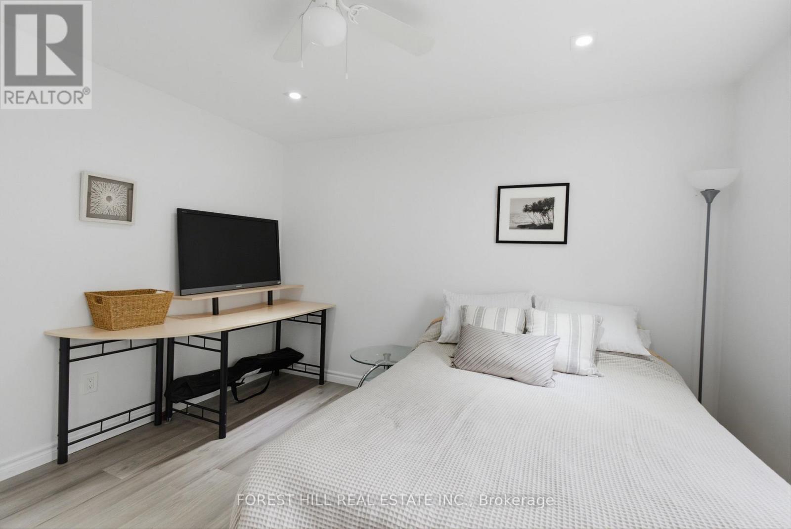 1161 CONNAUGHT DRIVE - 18