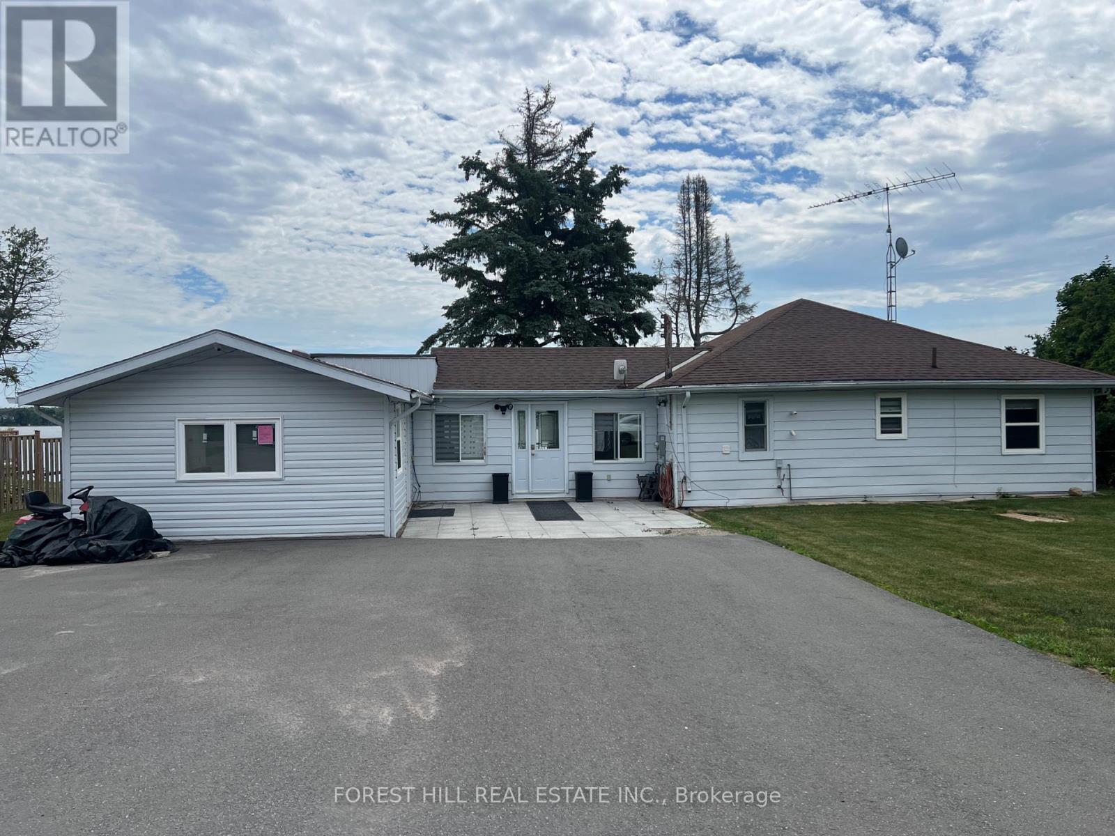 1161 CONNAUGHT DRIVE - 44