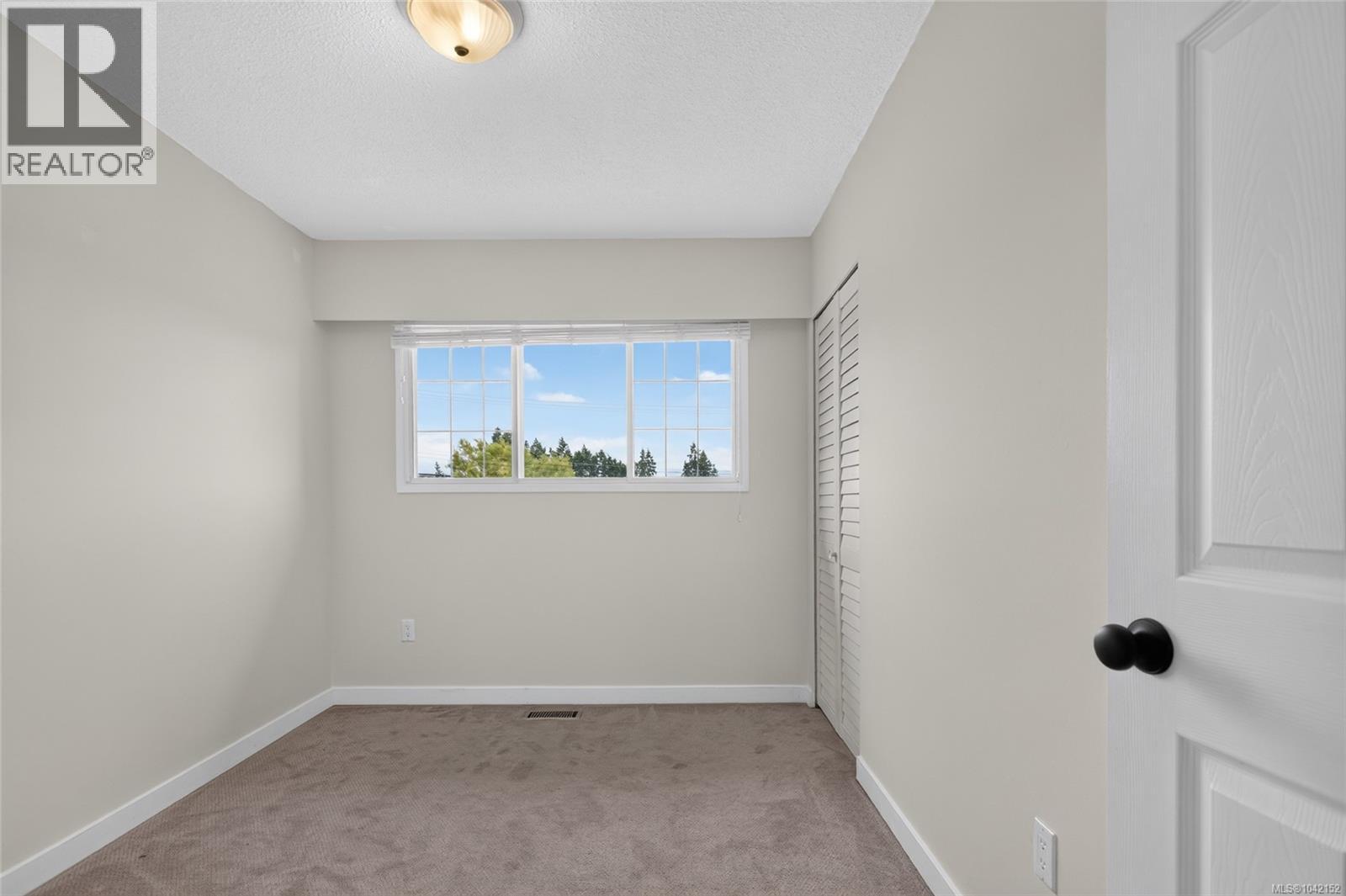 156 Moss Ave - 24
