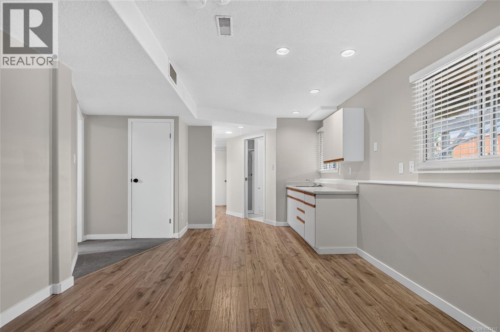 156 Moss Ave - 29