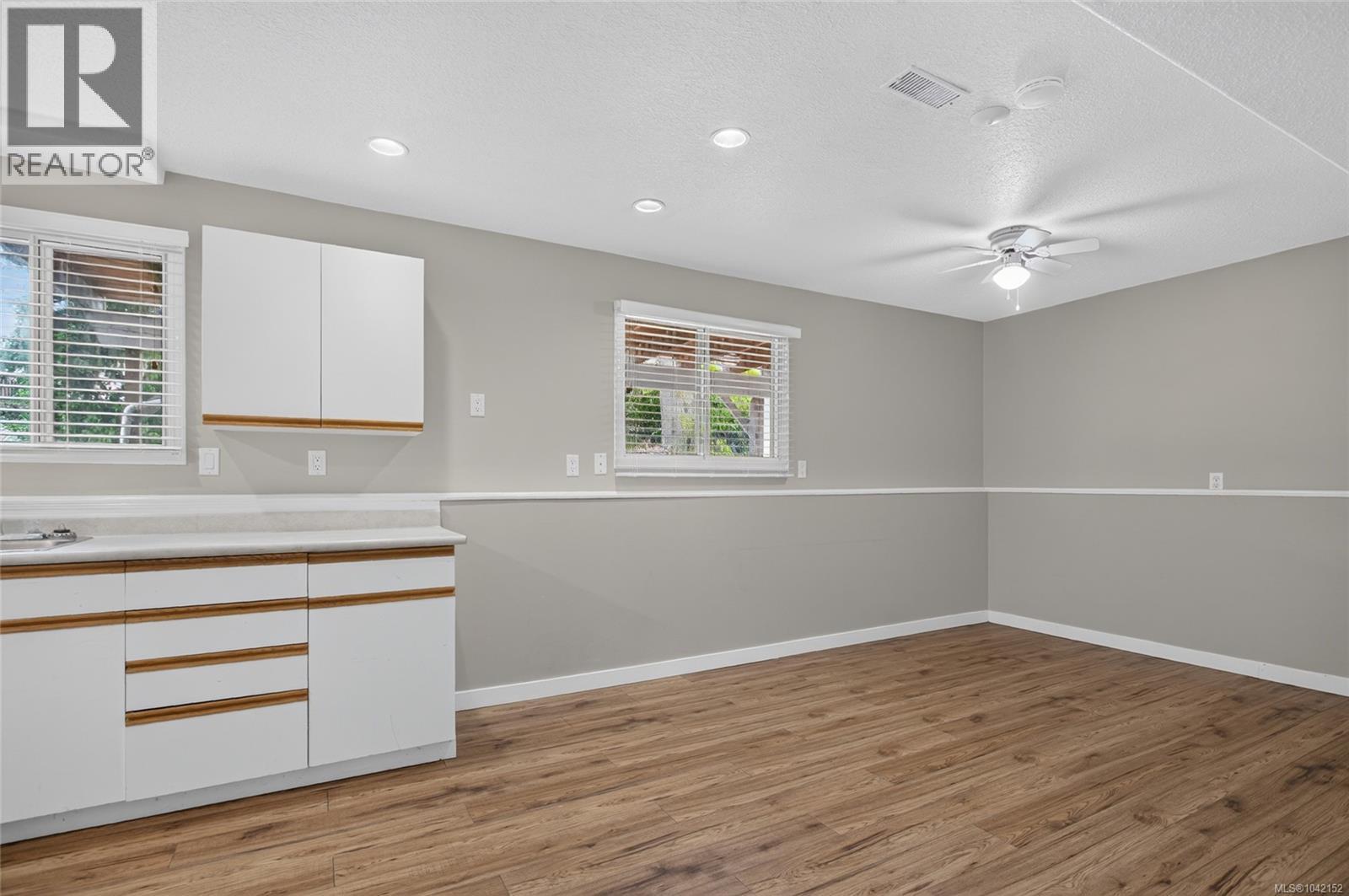 156 Moss Ave - 30