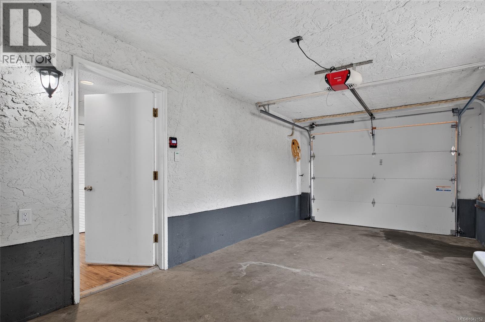 156 Moss Ave - 35