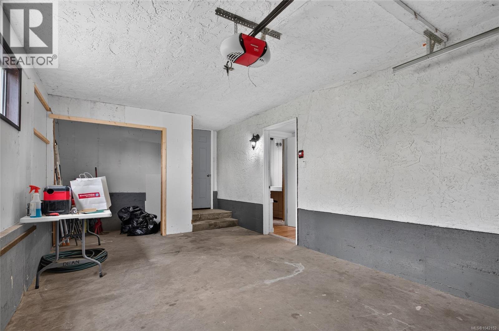 156 Moss Ave - 36