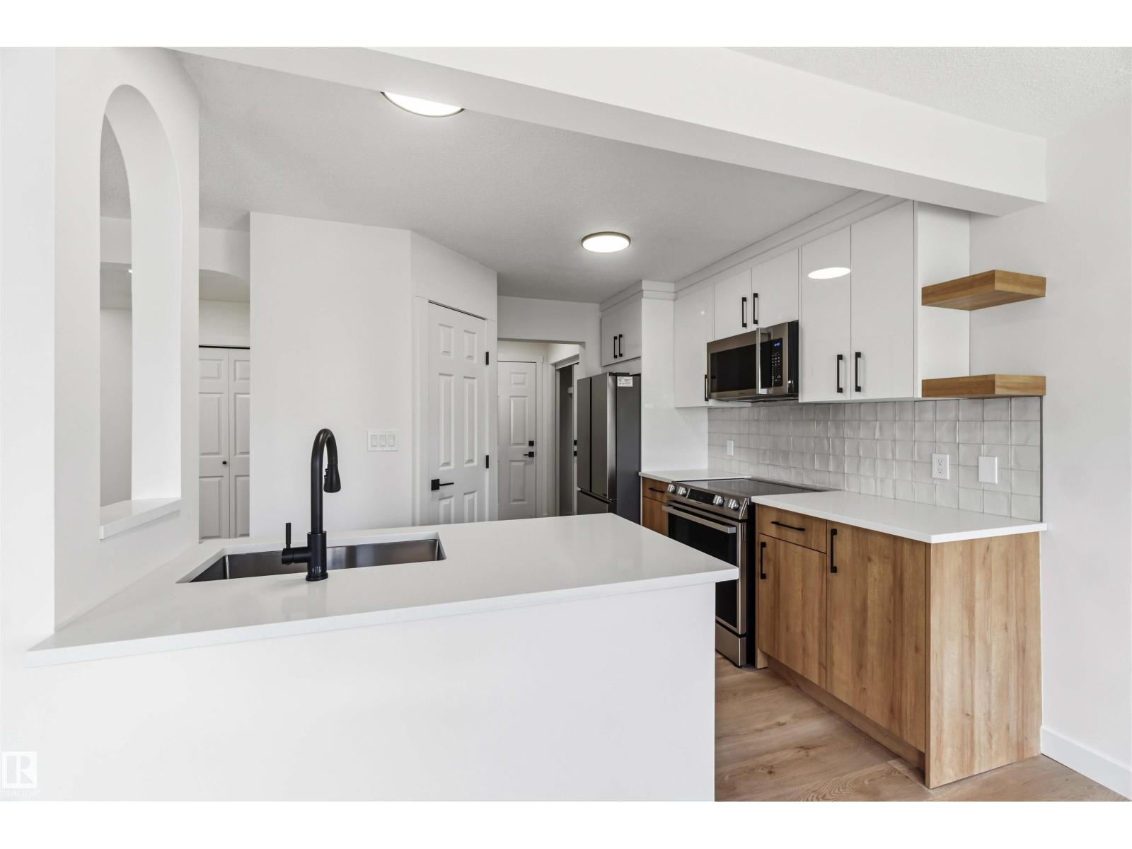 299 WESTWOOD PT — photo 19