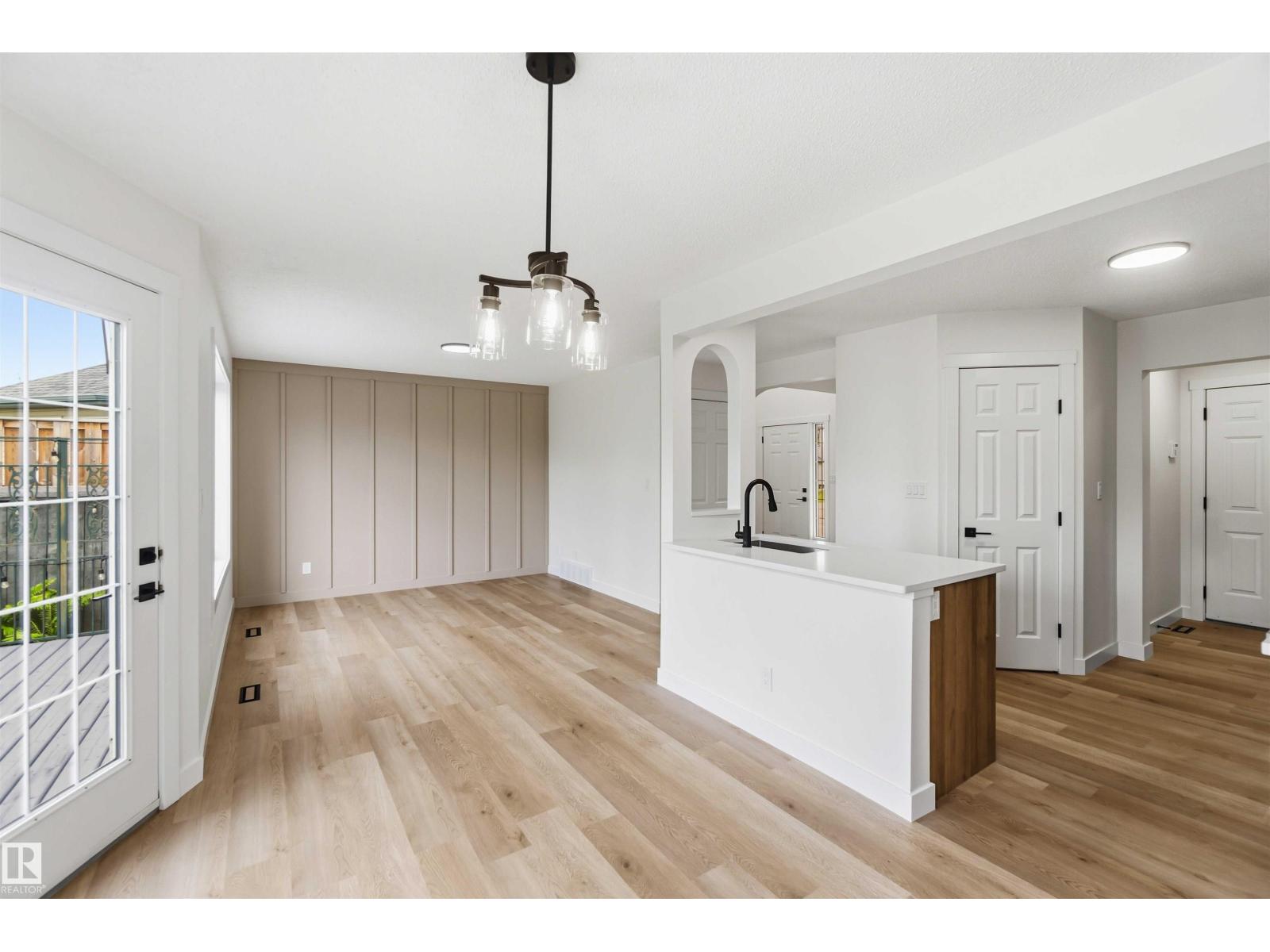 299 WESTWOOD PT — photo 14