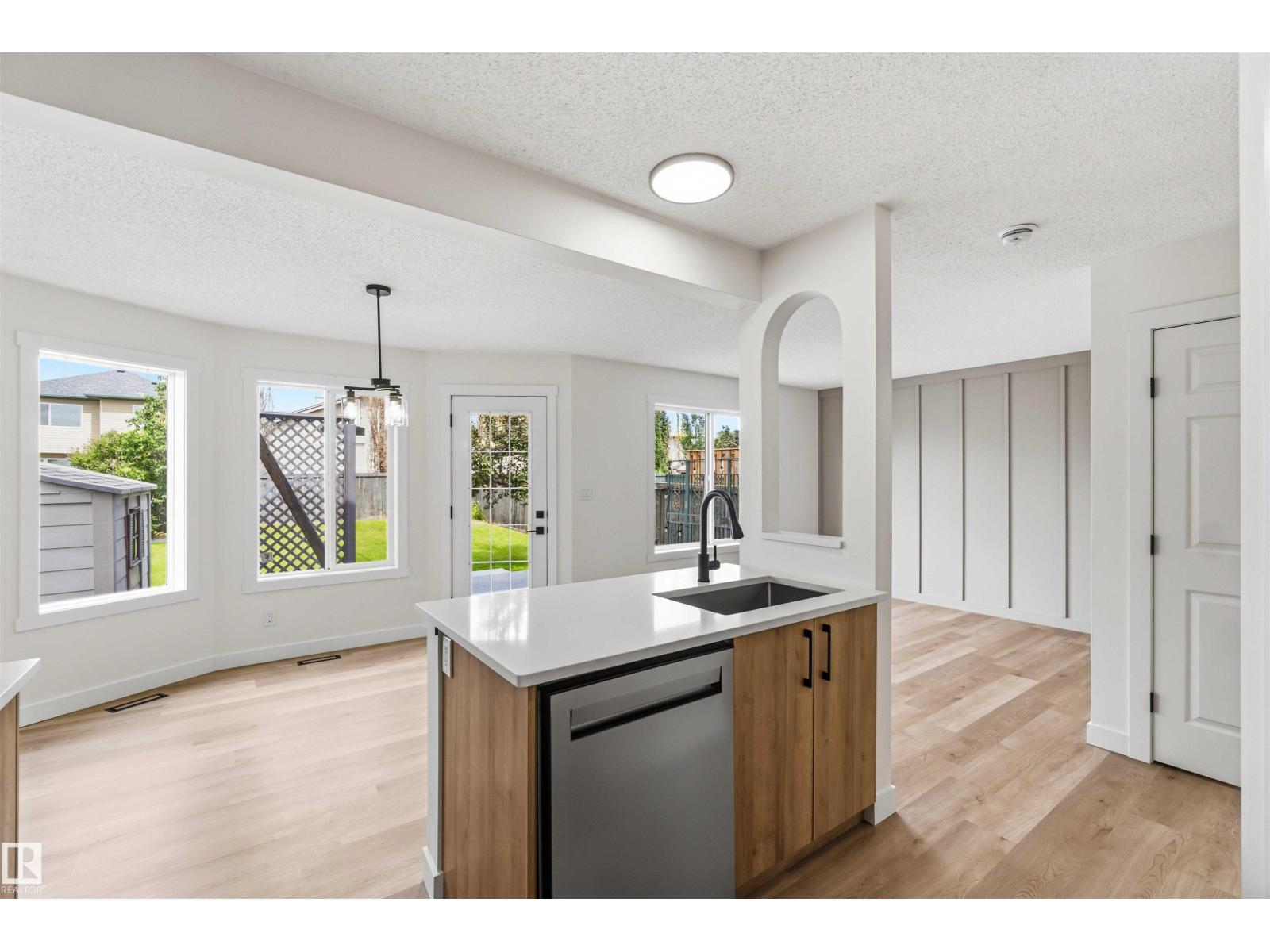 299 WESTWOOD PT — photo 22