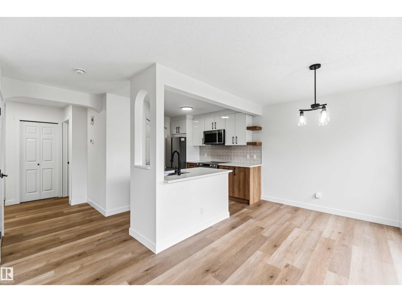299 WESTWOOD PT — photo 17