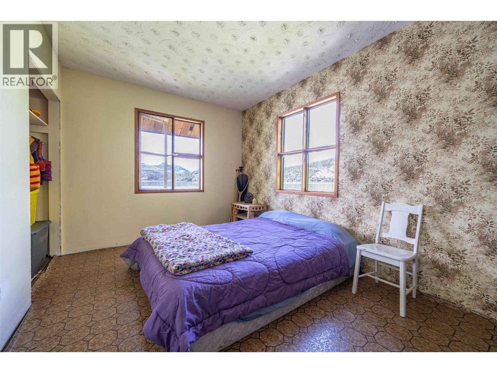 5867 Cosens Bay Road - 22