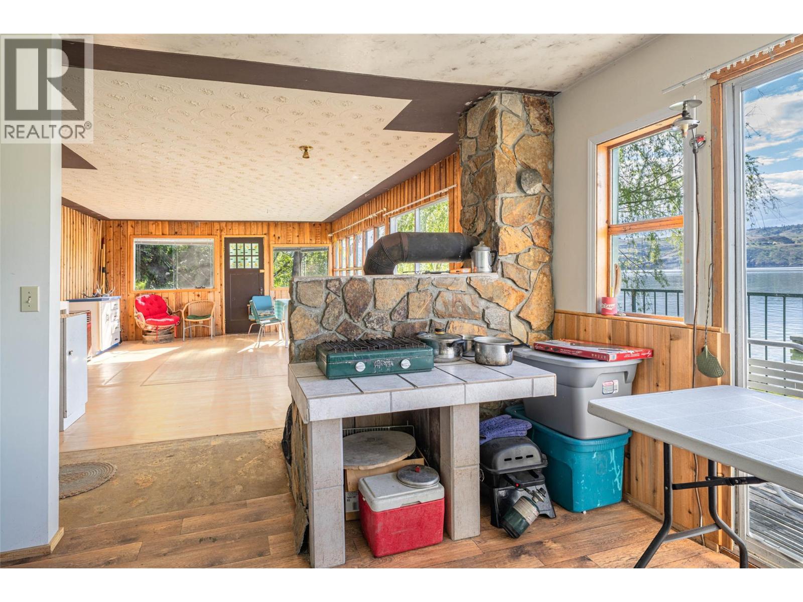 5867 Cosens Bay Road - 11