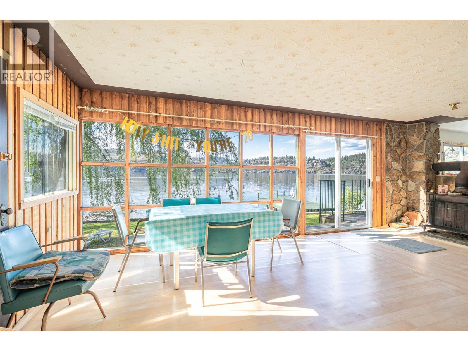 5867 Cosens Bay Road - 13
