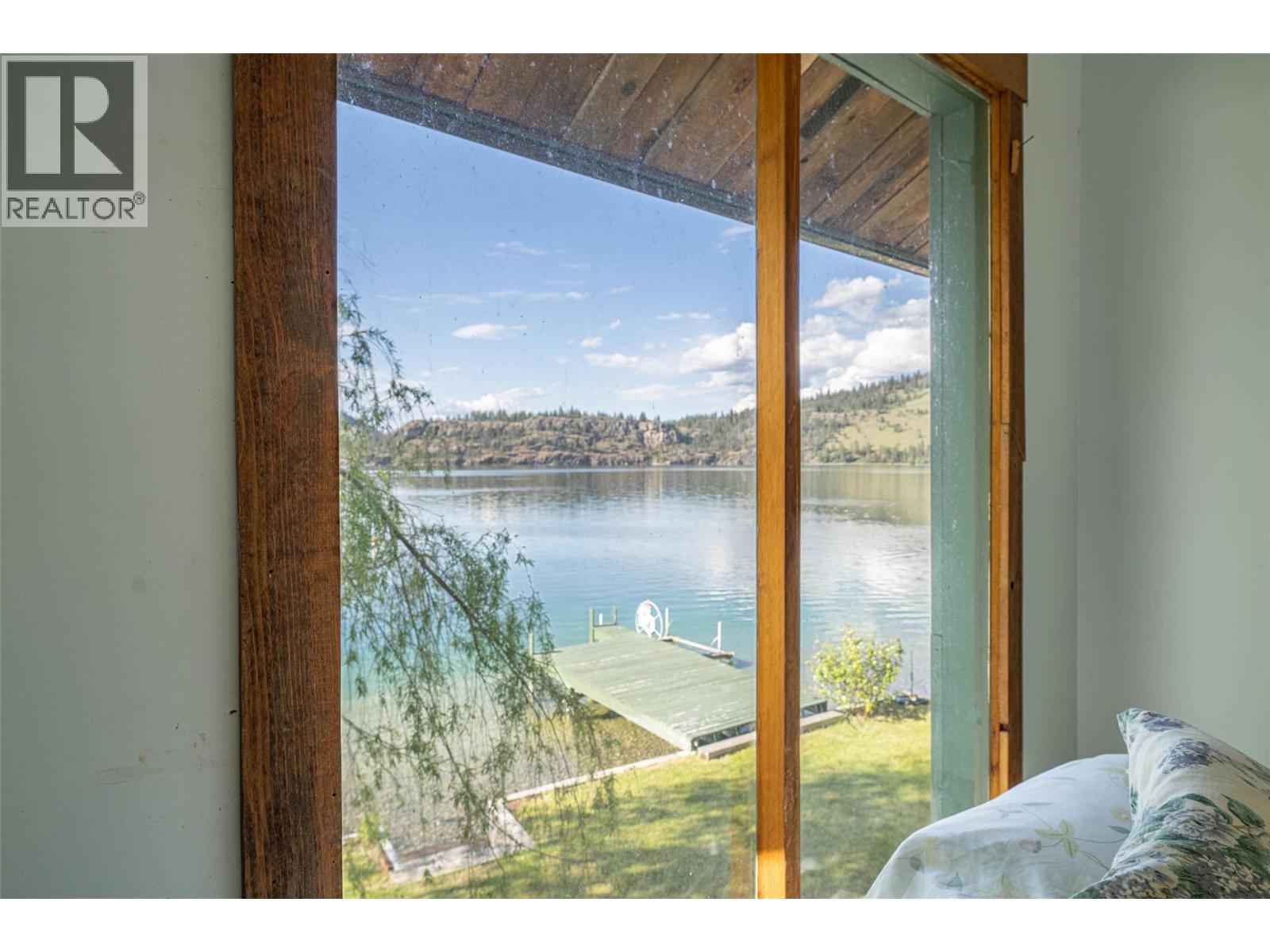 5867 Cosens Bay Road - 16