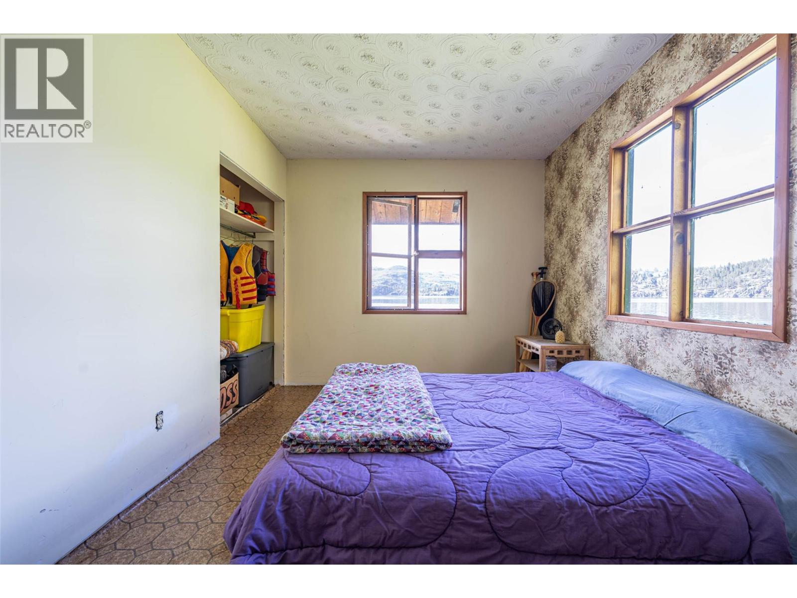 5867 Cosens Bay Road - 23