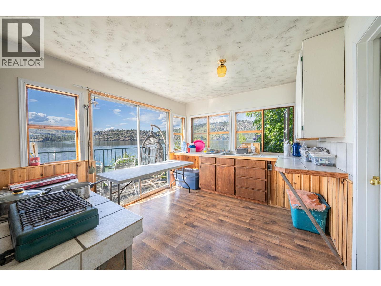 5867 Cosens Bay Road - 10