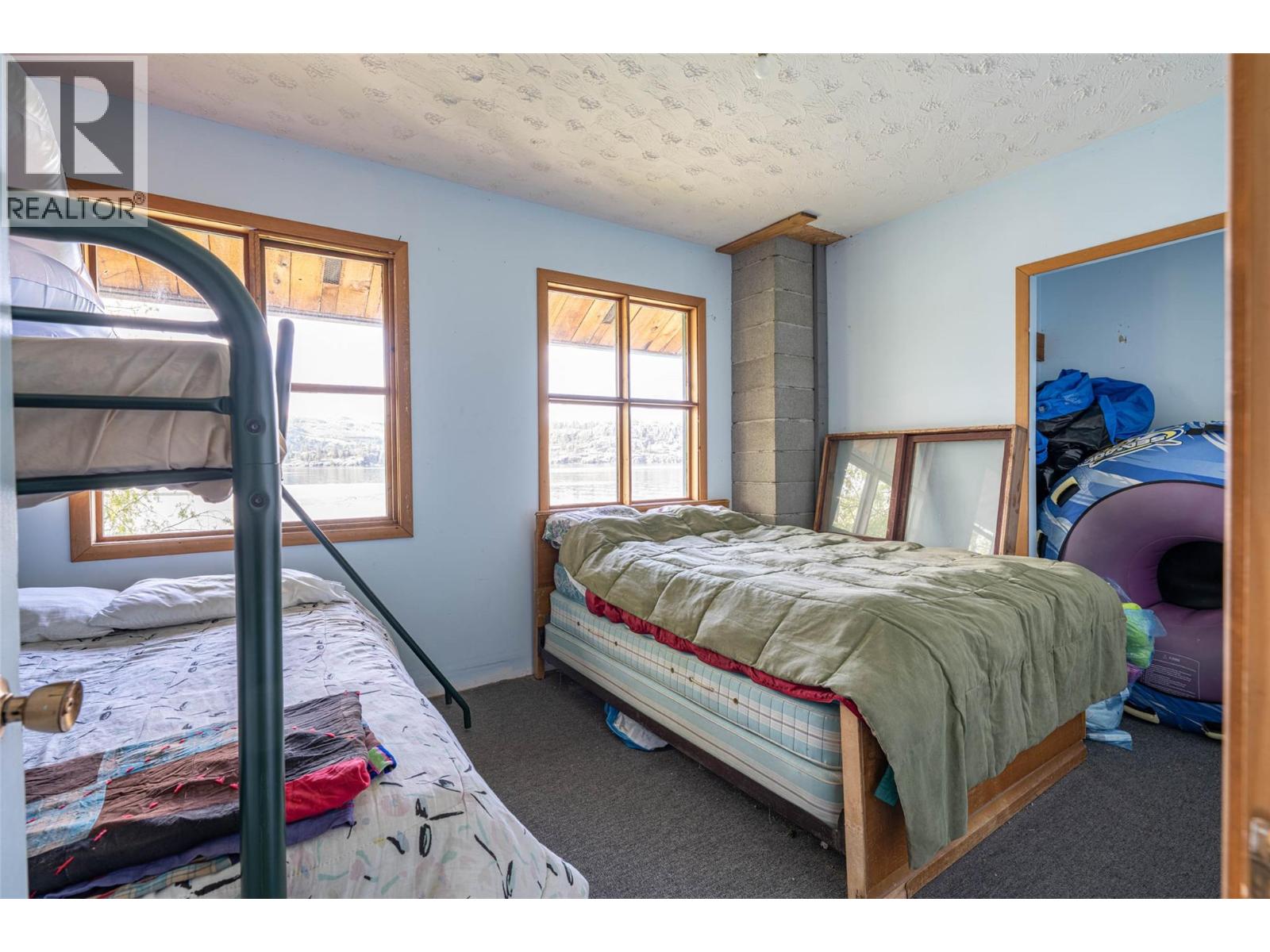 5867 Cosens Bay Road - 18