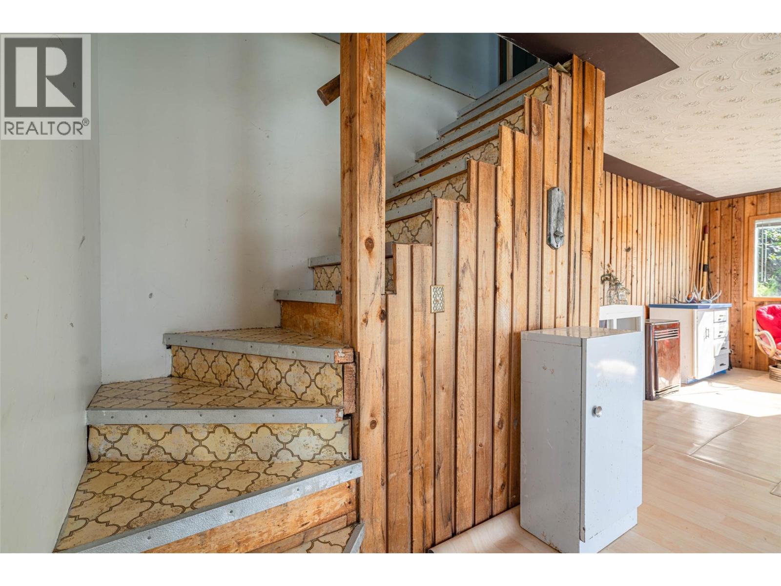 5867 Cosens Bay Road - 14