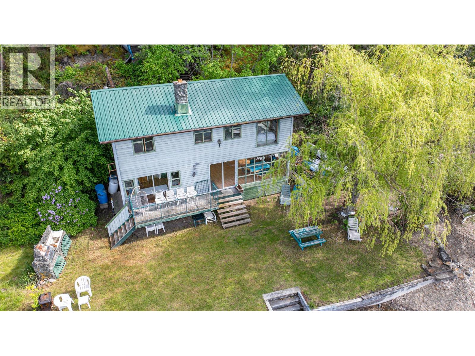 5867 Cosens Bay Road - 6