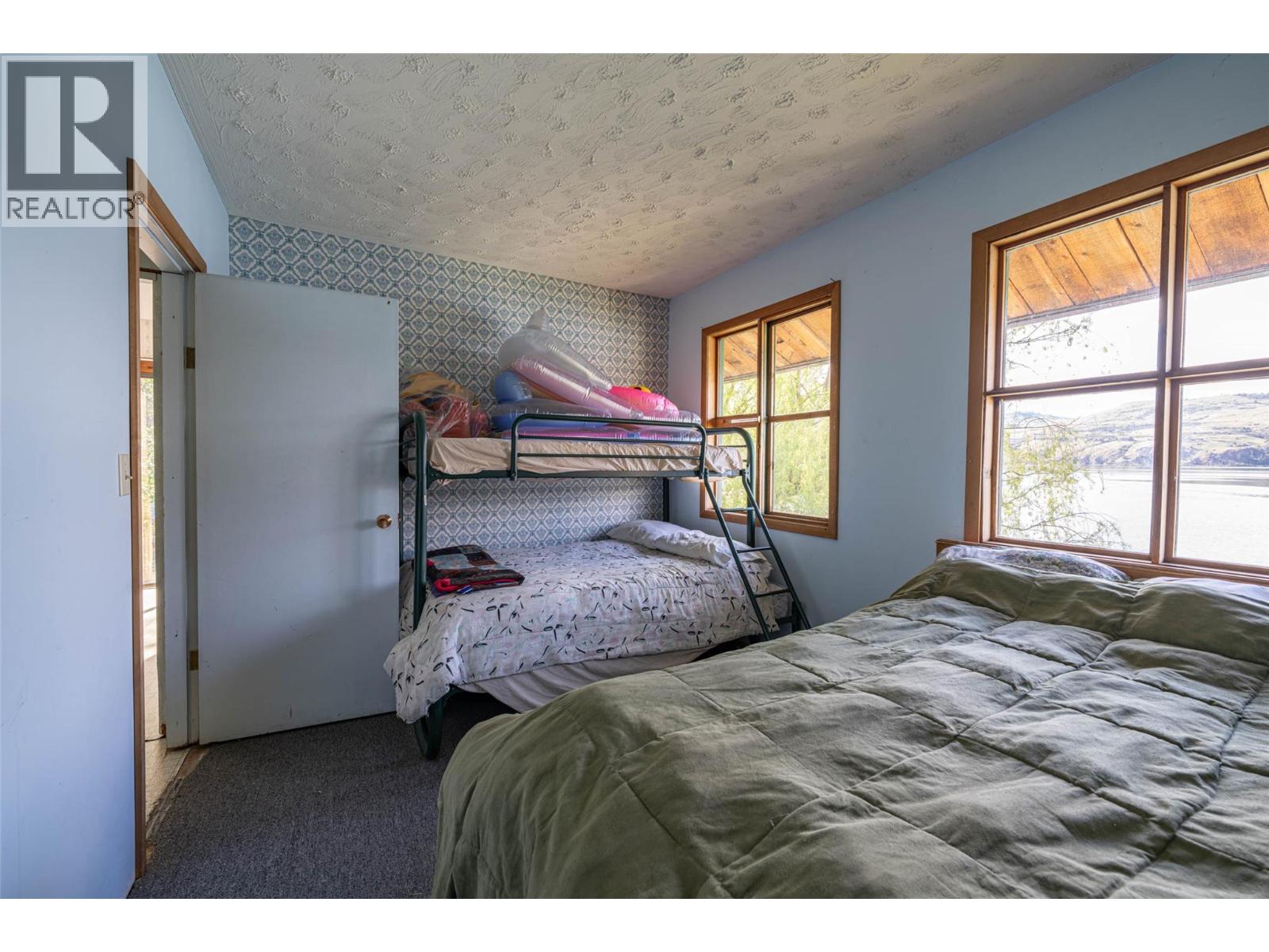 5867 Cosens Bay Road - 20
