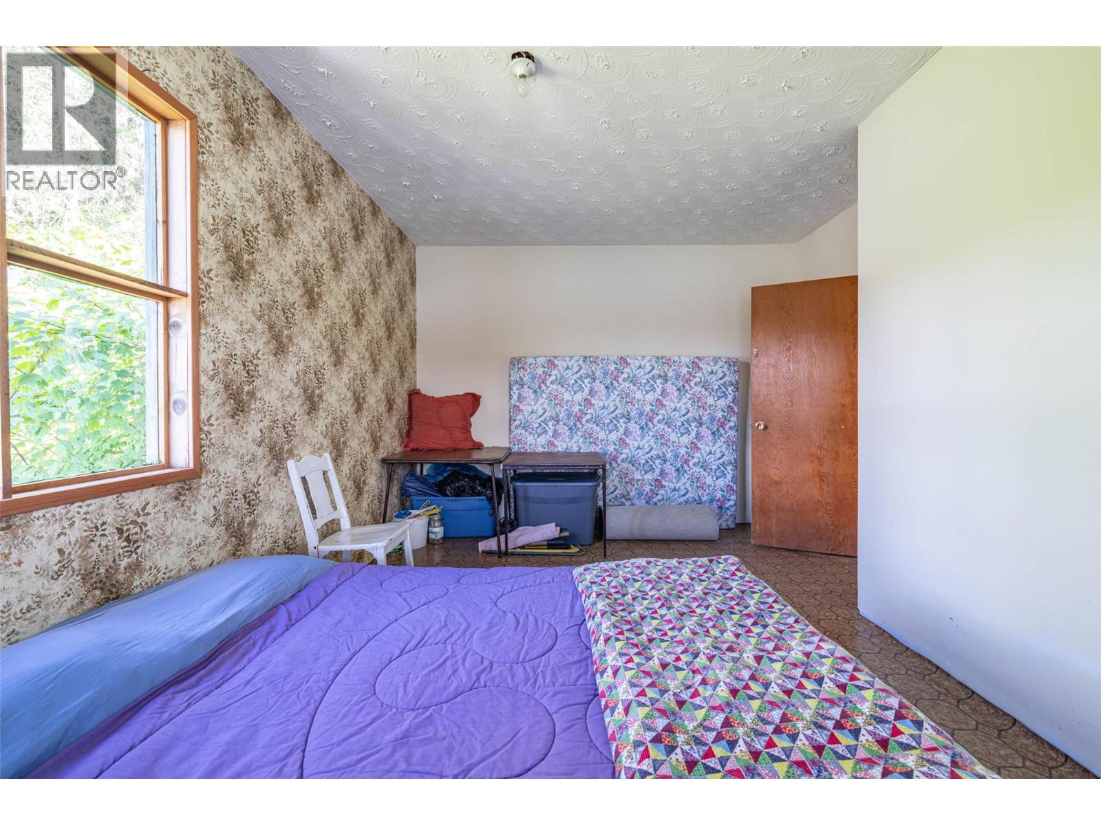 5867 Cosens Bay Road - 24