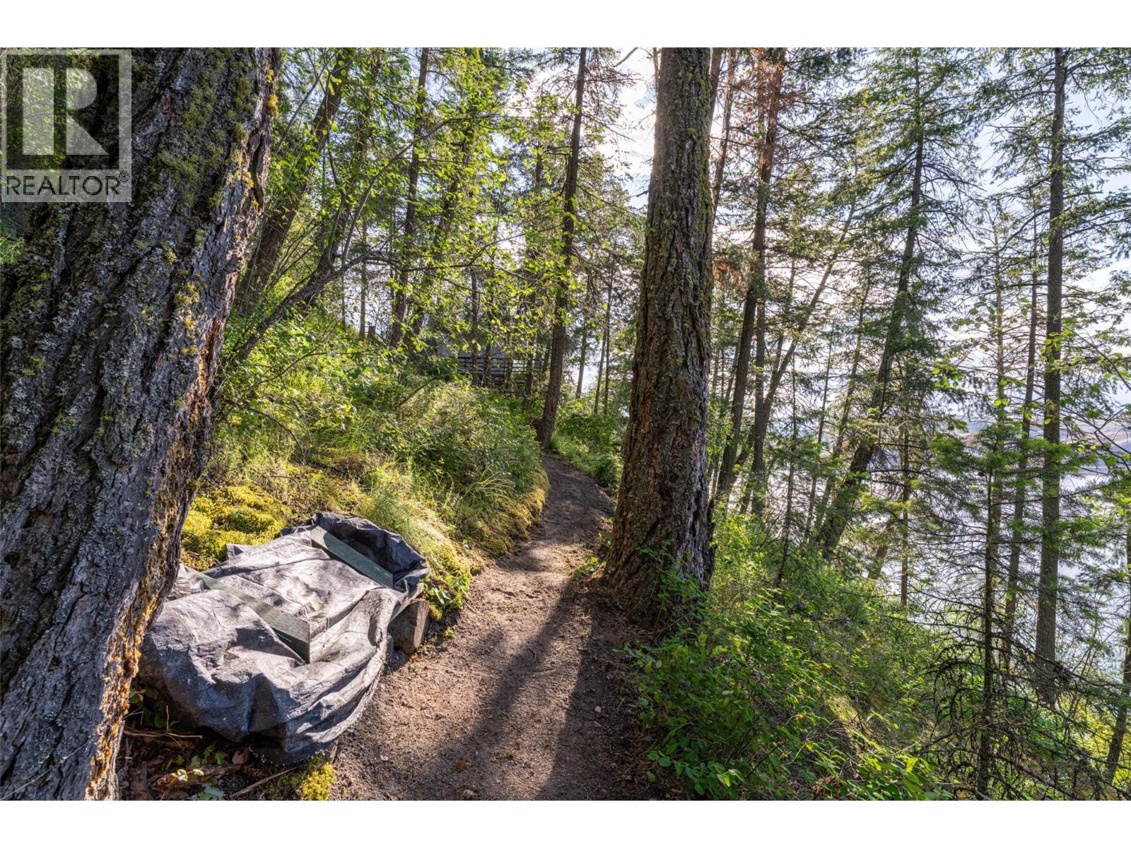 5867 Cosens Bay Road - 32