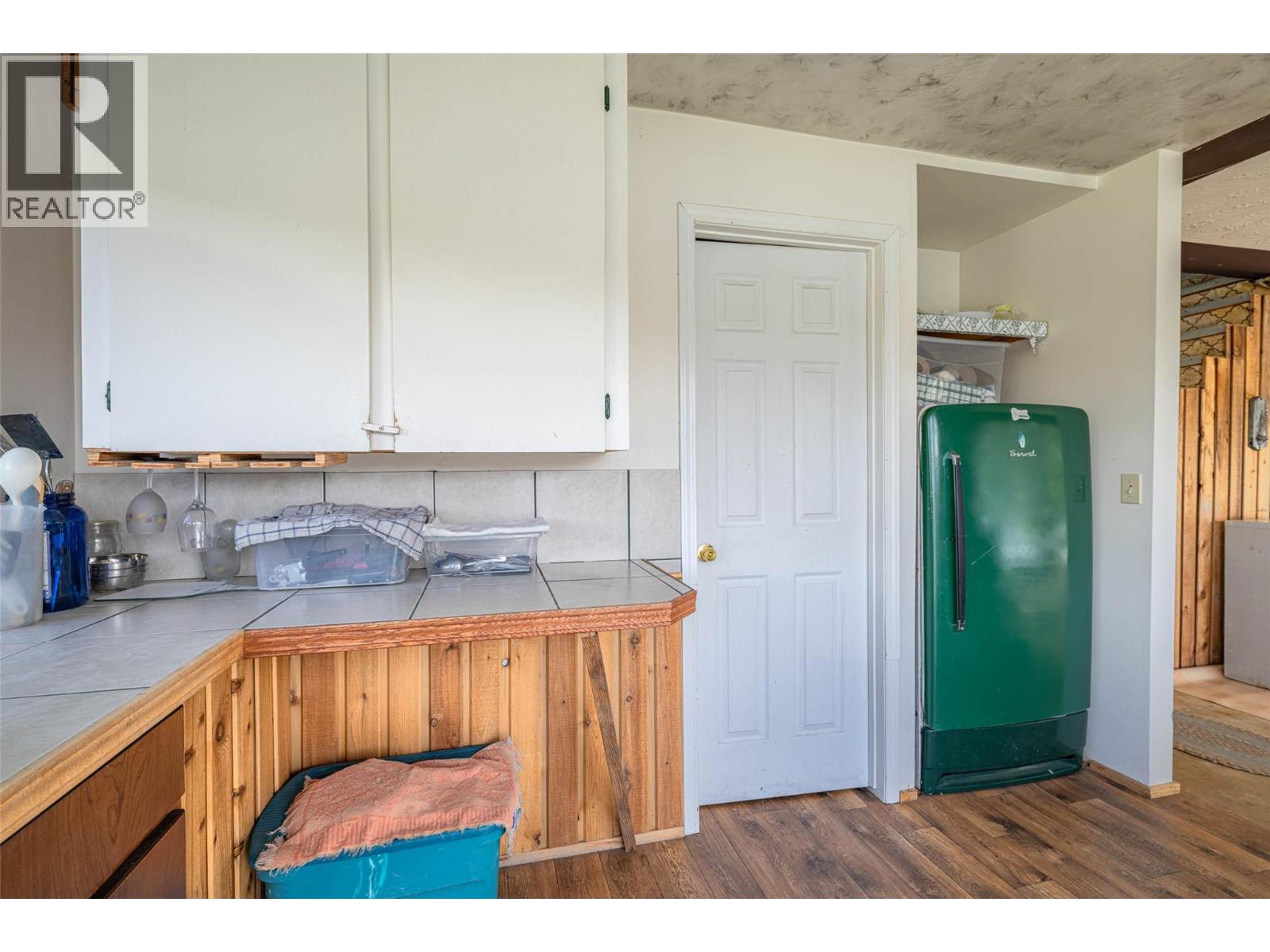 5867 Cosens Bay Road - 12