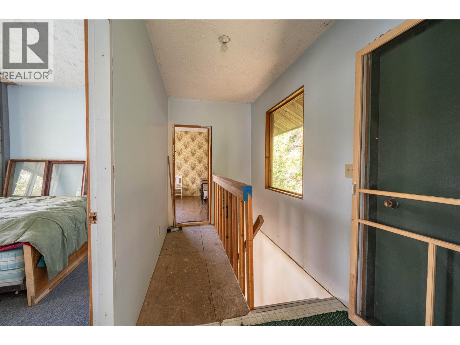 5867 Cosens Bay Road - 21