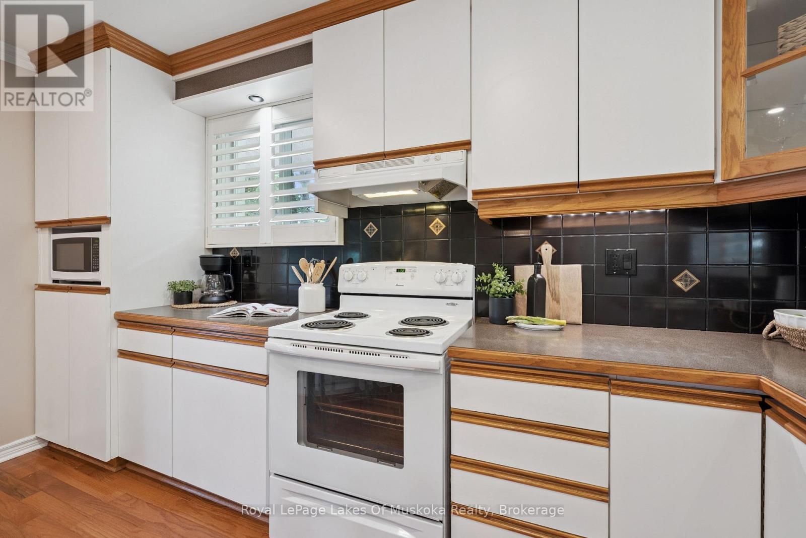 1082 KAWAGAMA LAKE ROAD - 10
