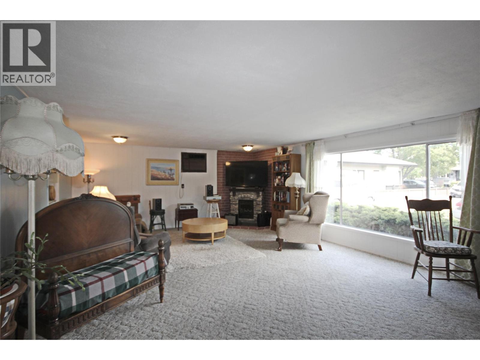 402 CONKLIN Avenue - 3