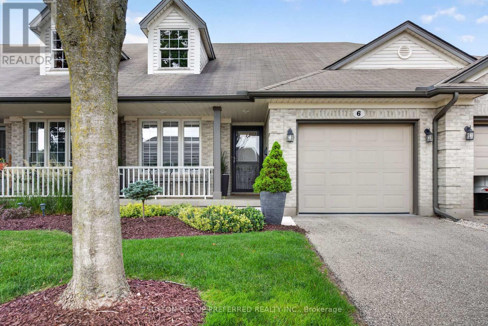 #6 20 WINDEMERE PLACE - 2