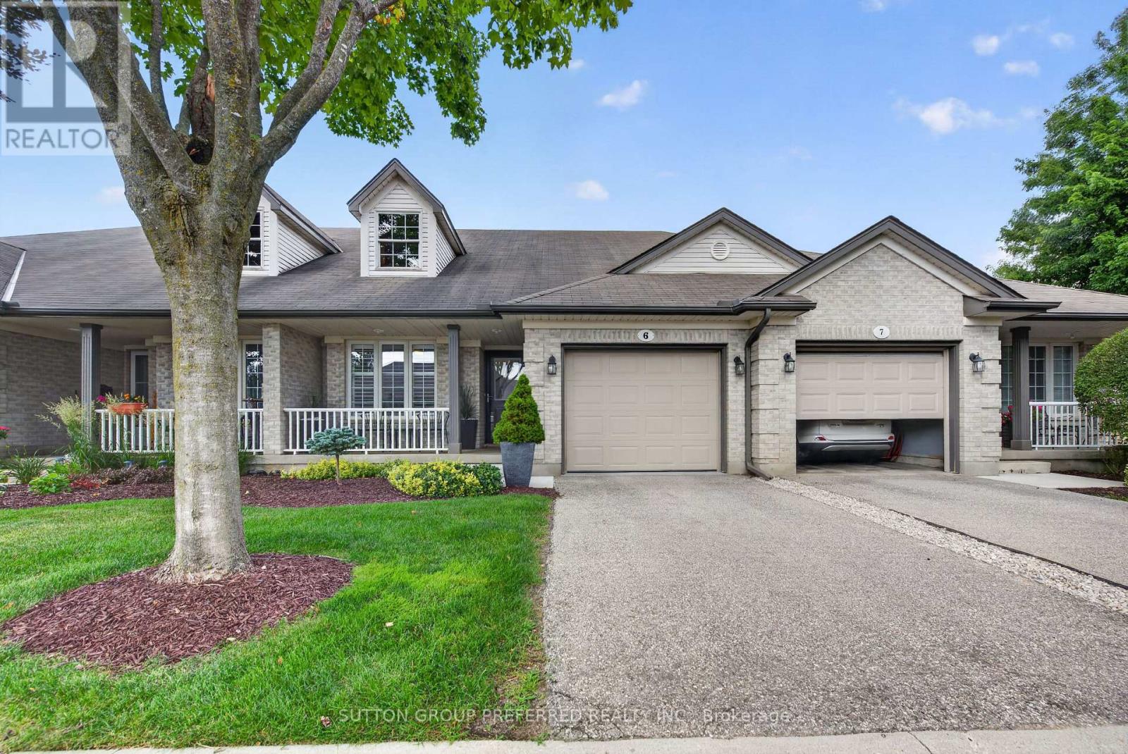 #6 20 WINDEMERE PLACE - Image 3