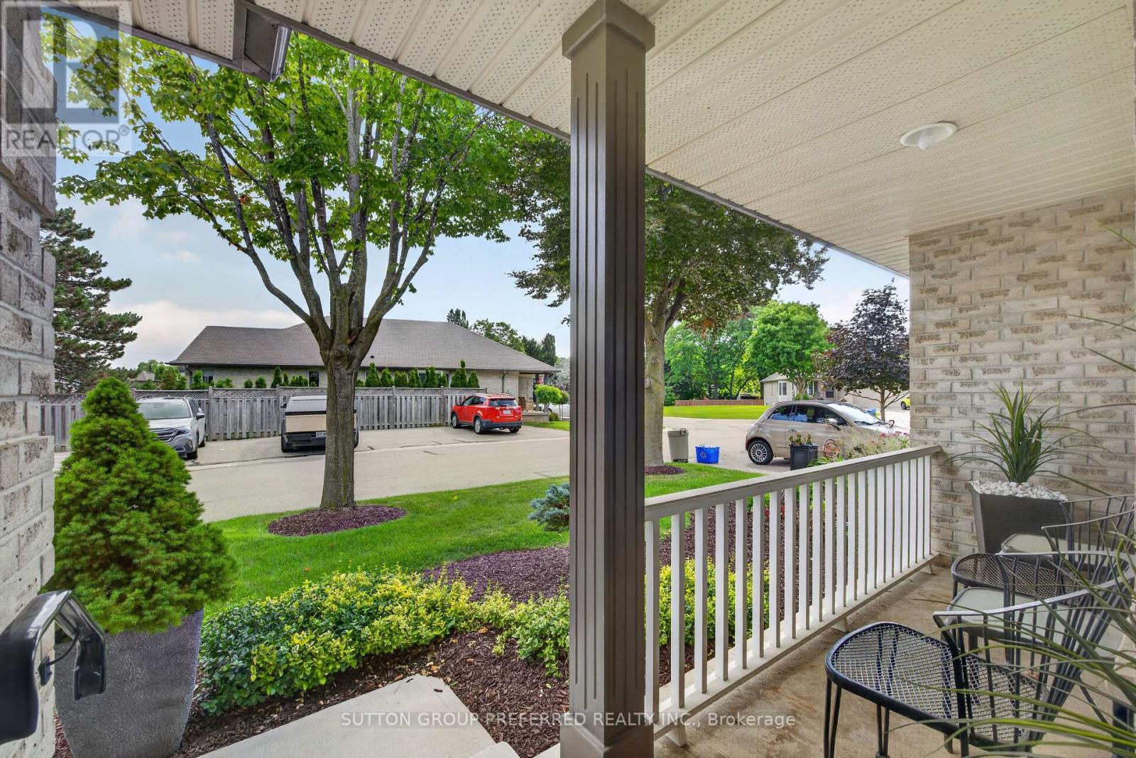 #6 20 WINDEMERE PLACE - Image 7