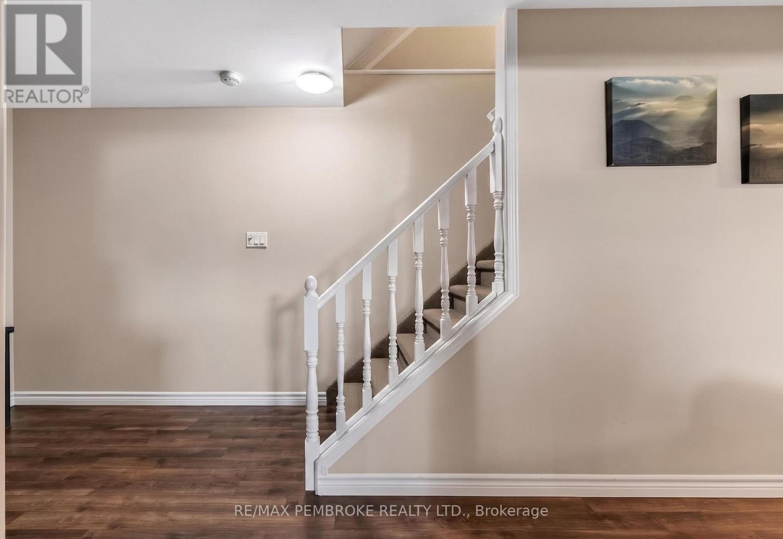 9 HERON DRIVE - 32