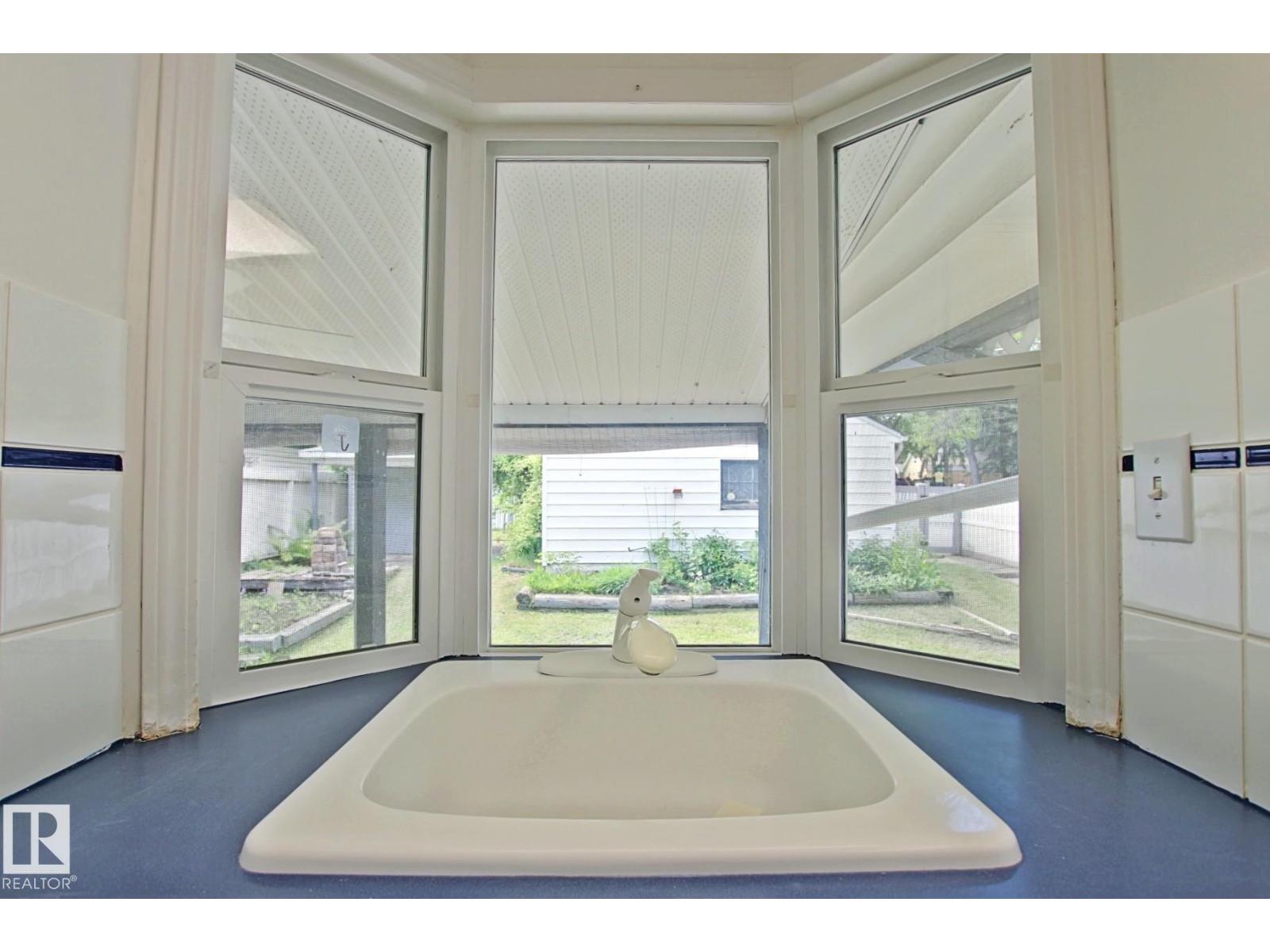 11242 56 ST NW - 11