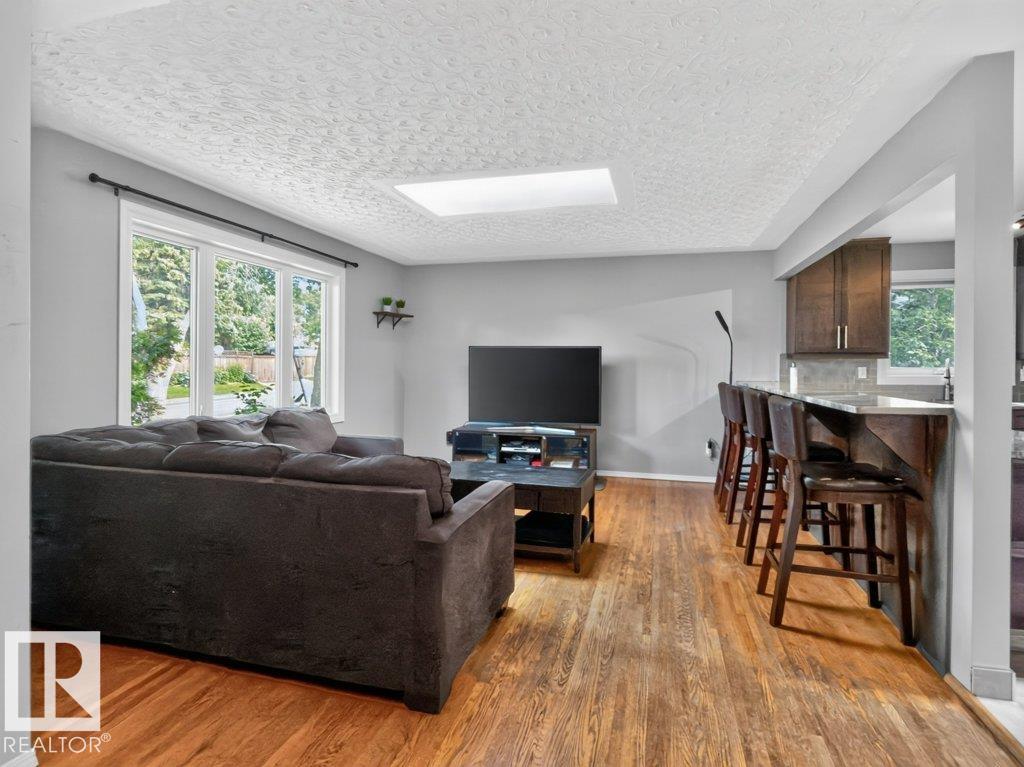924 Conifer St - photo 4