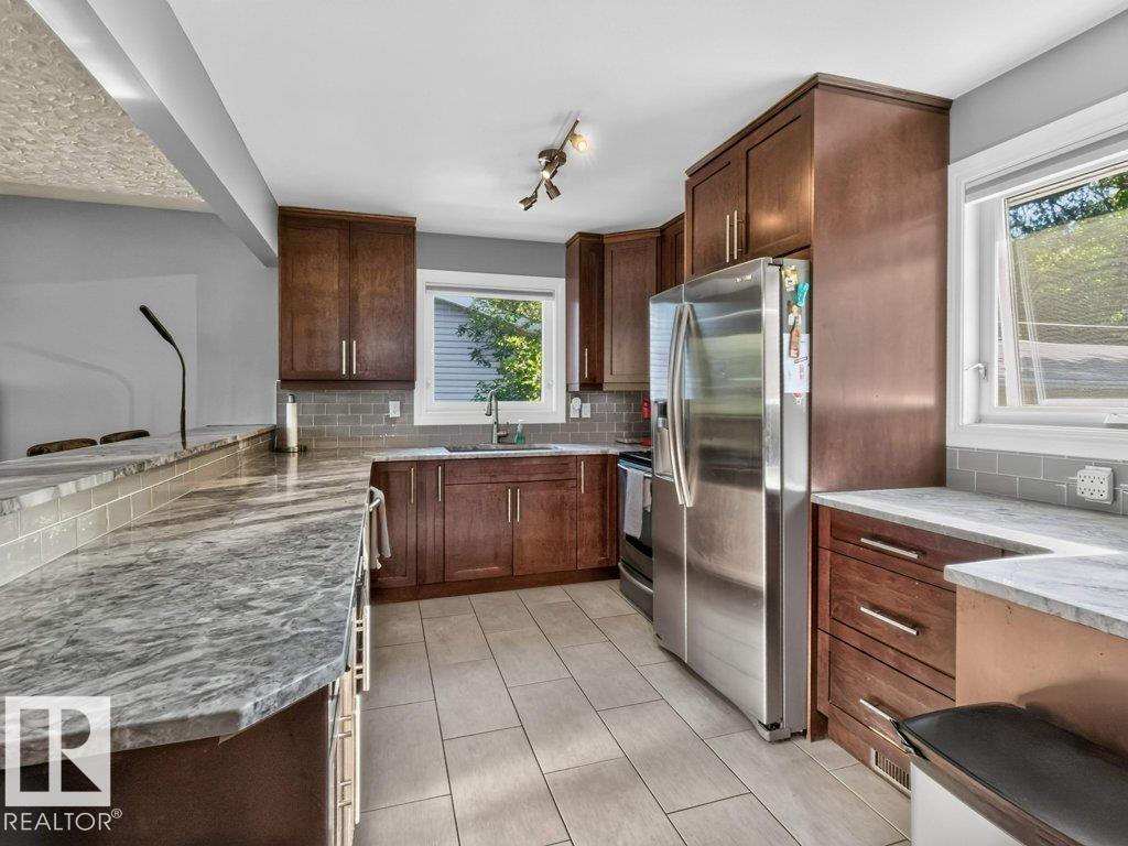 924 Conifer St — photo 11