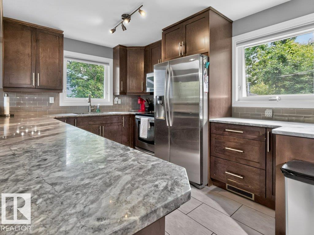 924 Conifer St — photo 10