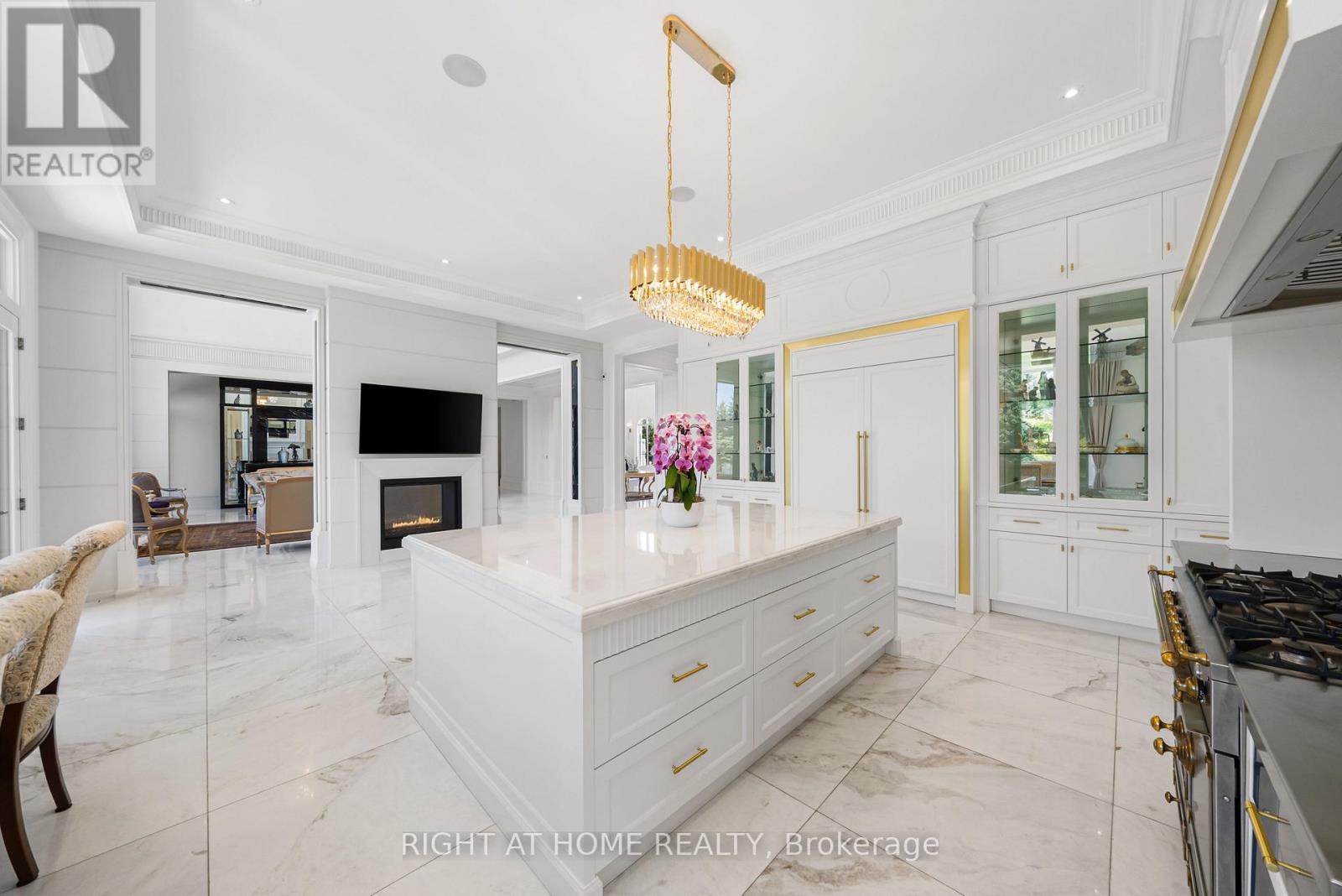 16 SIRONA'S LANE - 17