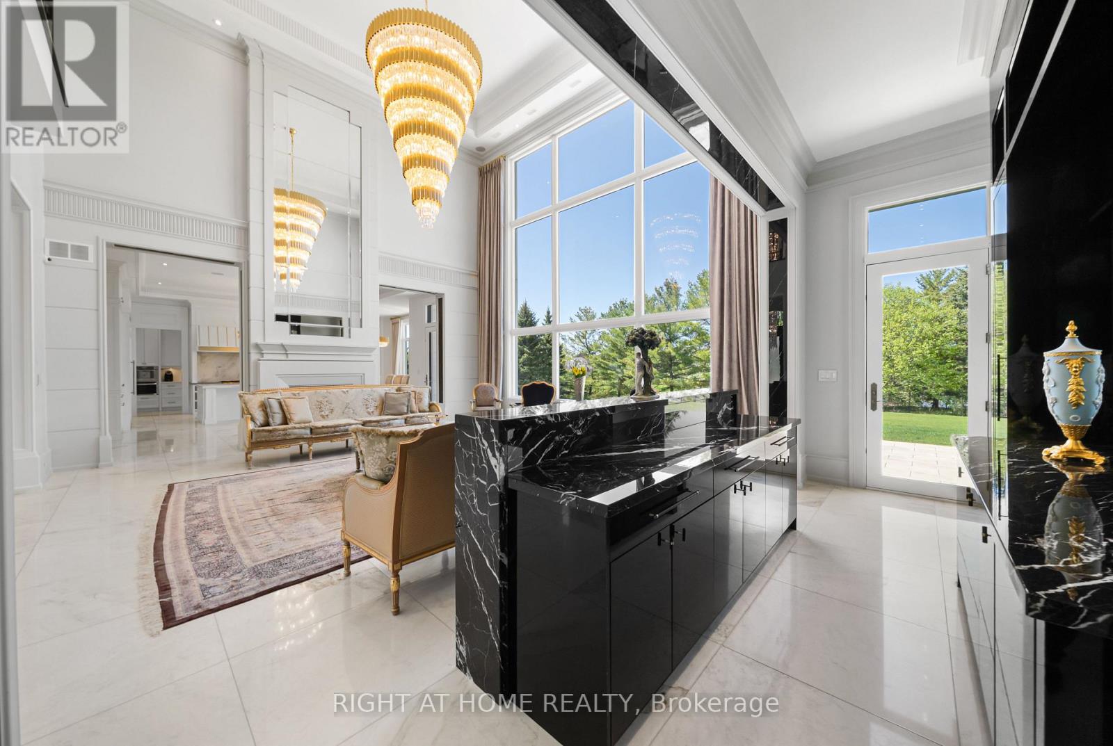 16 SIRONA'S LANE - 14