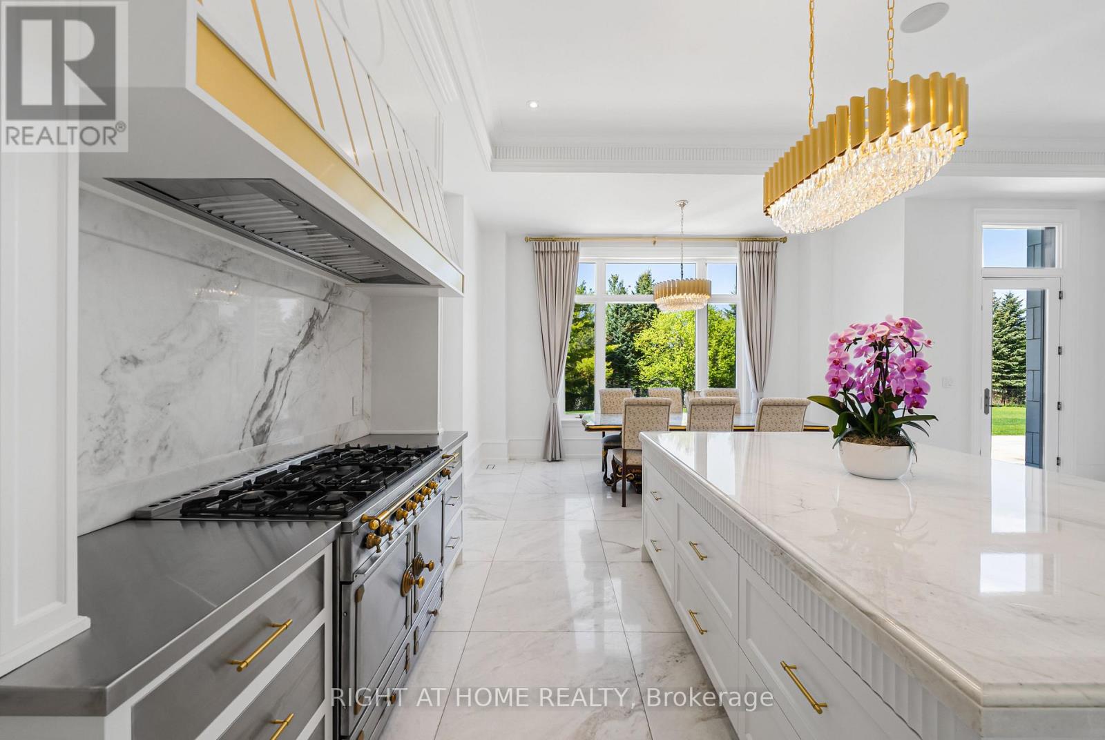 16 SIRONA'S LANE - 16