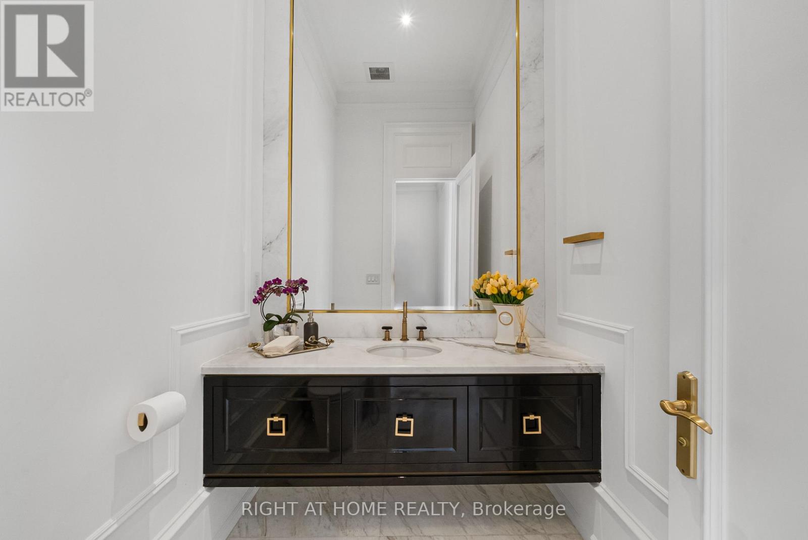 16 SIRONA'S LANE - 26