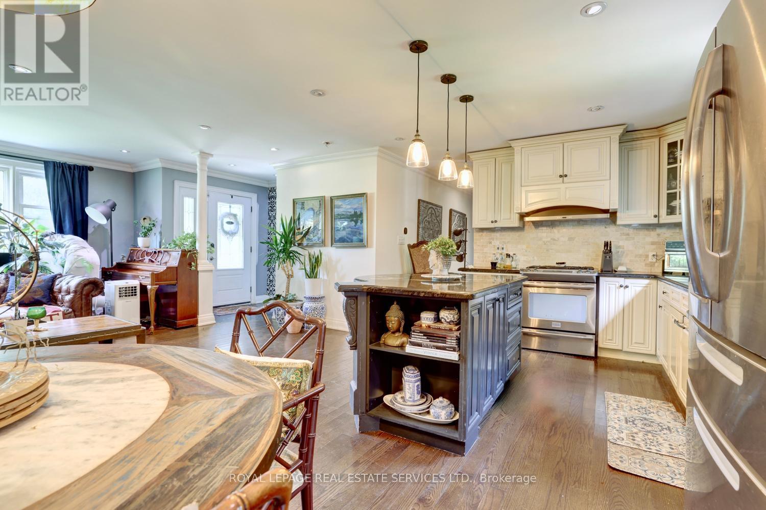 1028 CEDAR AVENUE - 18