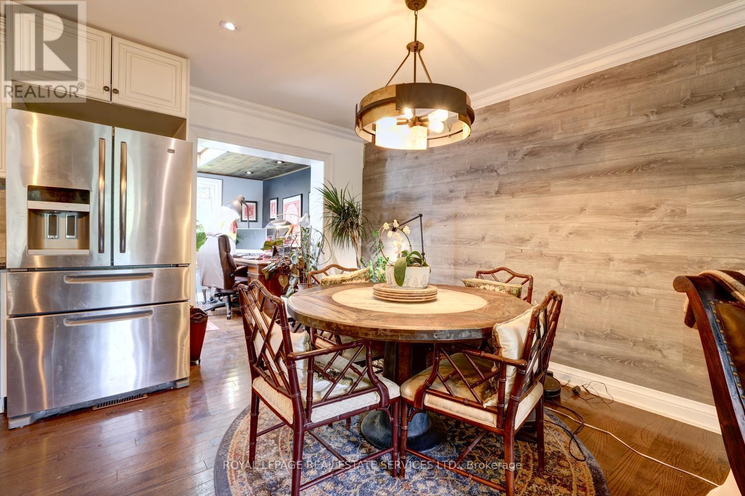 1028 CEDAR AVENUE - 12